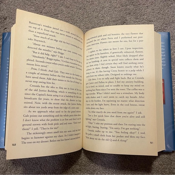 SOLD ON FACEBOOK Mockingjay Hunger Games Series Book - Picture 4 of 7